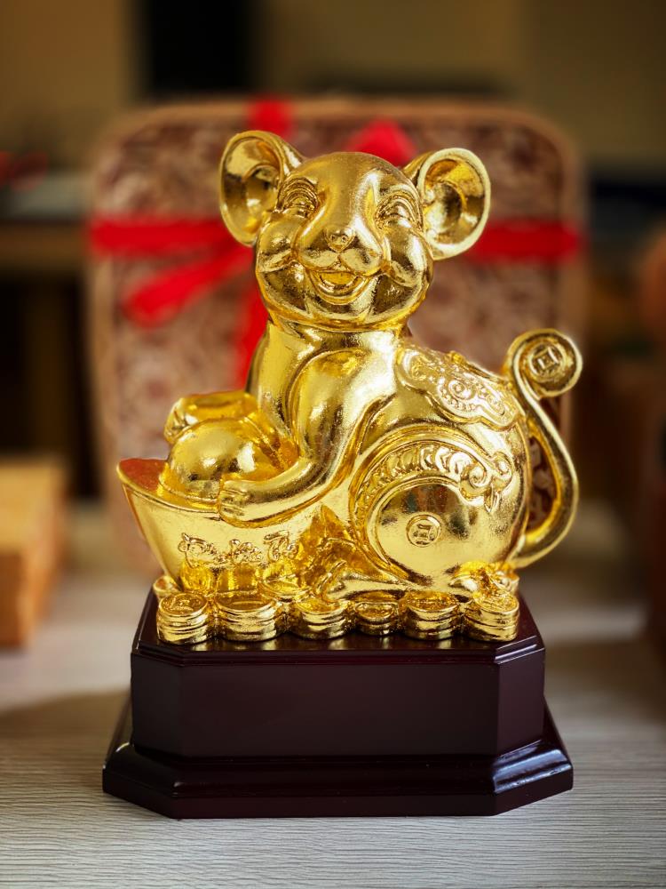 Tượng con chuột vàng - vật phẩm phong thủy may mắn cho những người tuổi Tí